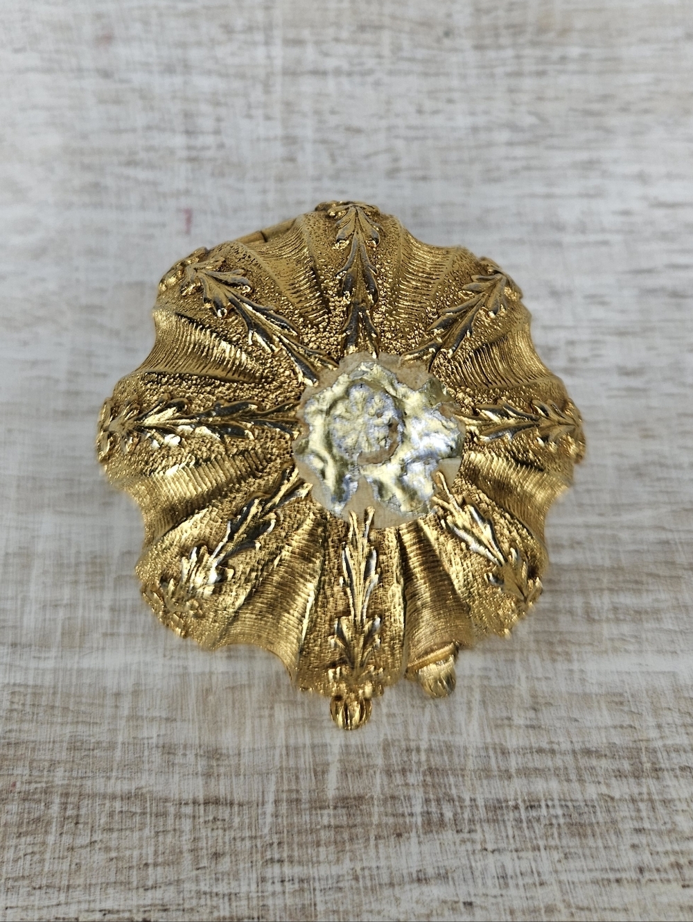 Vintage 1960s Estee Lauder Perfume Compact Gold Tone Floral Pumpkin Youth Dew - Picture 4 of 12